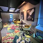 Hotel Pebbles By Ring