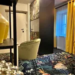 Hotel Pebbles By Ring
