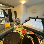 Hotel Pebbles By Ring