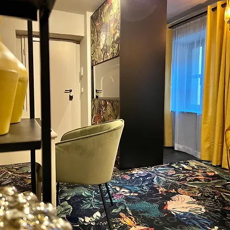 Hotel Pebbles By Ring
