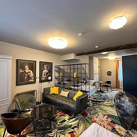 Hotel Pebbles By Ring