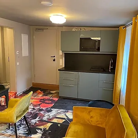 Hotel Pebbles By Ring