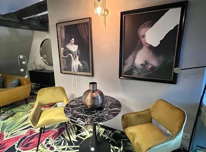 Pebbles By Ring * Regensburg